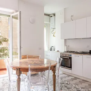  Apartment Bnbutler - Casa Lario - Isola District