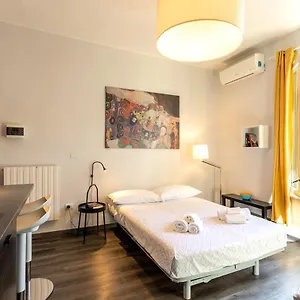 Luna Homes - In Farini Milán